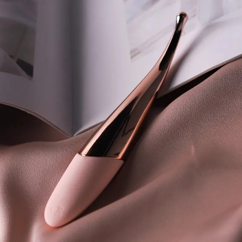 "Vibromasseur point G utilisé pour la stimulation magnétique du clitoris féminin, avec vibrations multifréquences ultrasoniques et rechargeables."