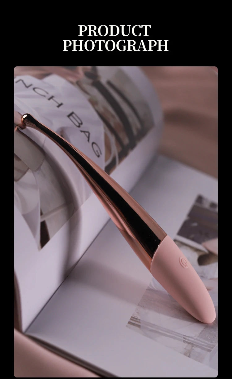 "Vibromasseur point G utilisé pour la stimulation magnétique du clitoris féminin, avec vibrations multifréquences ultrasoniques et rechargeables."